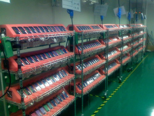 網(wǎng)友放出 2007 年舊照片,展示初代 iphone 生產(chǎn)線(xiàn)